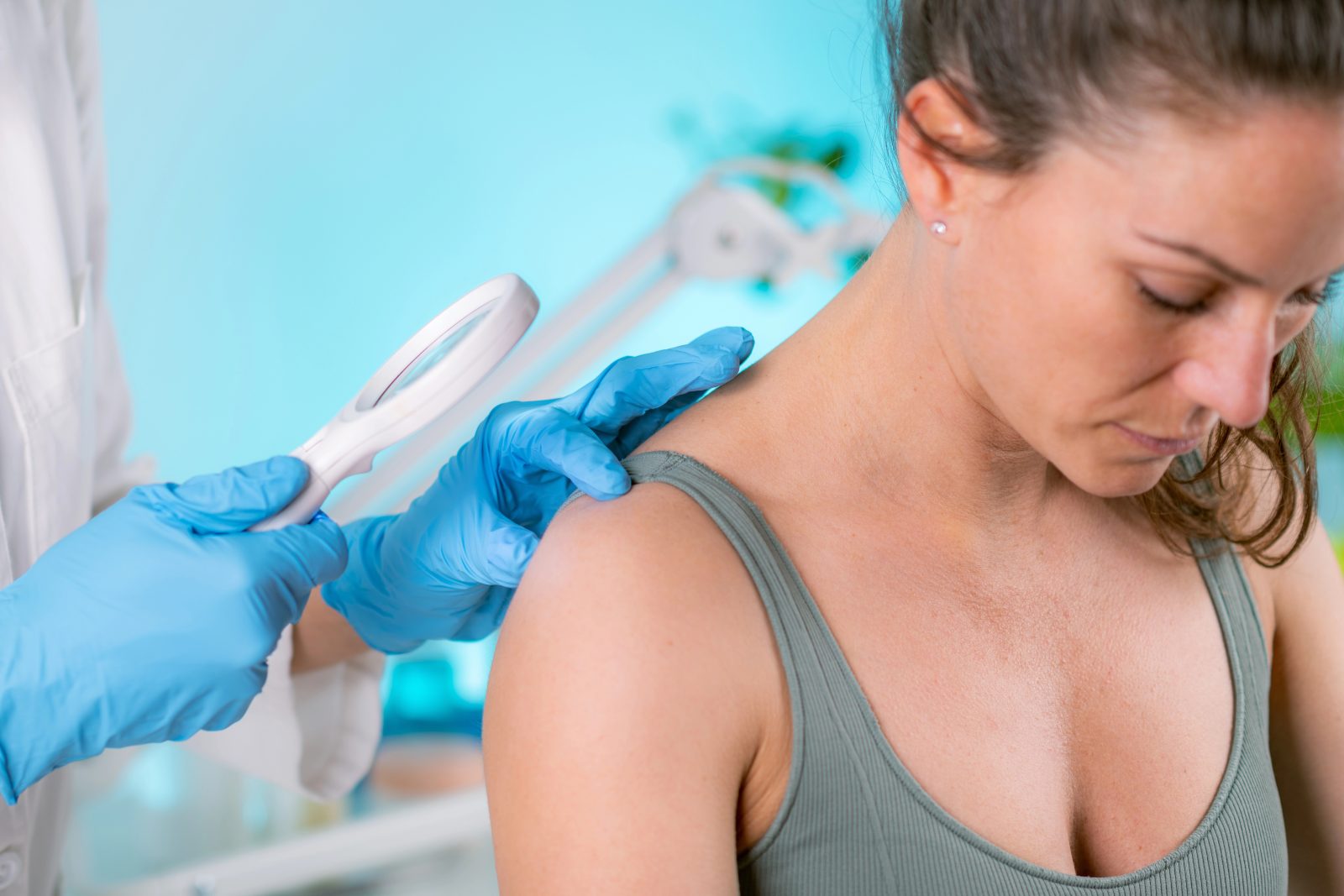 Zakaj je pomembno, da se dermatološki pregledi ne odlašajo predolgo